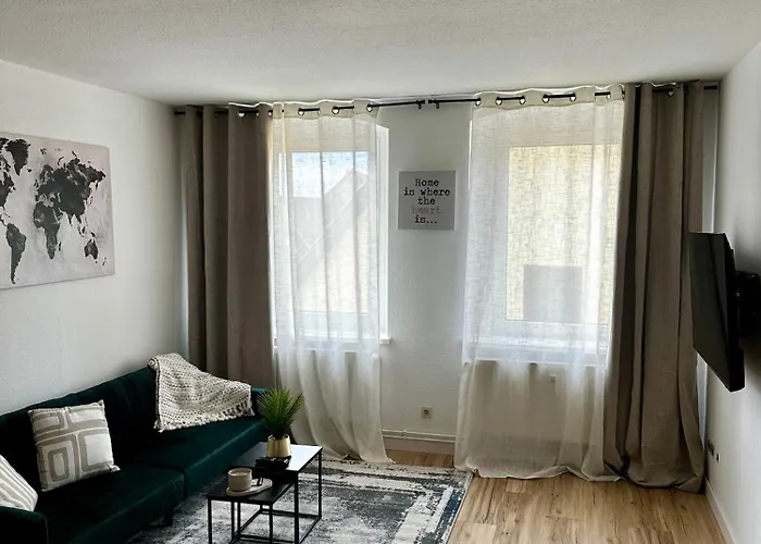 Gemuetliche, Frisch Renovierte Monteur-& In